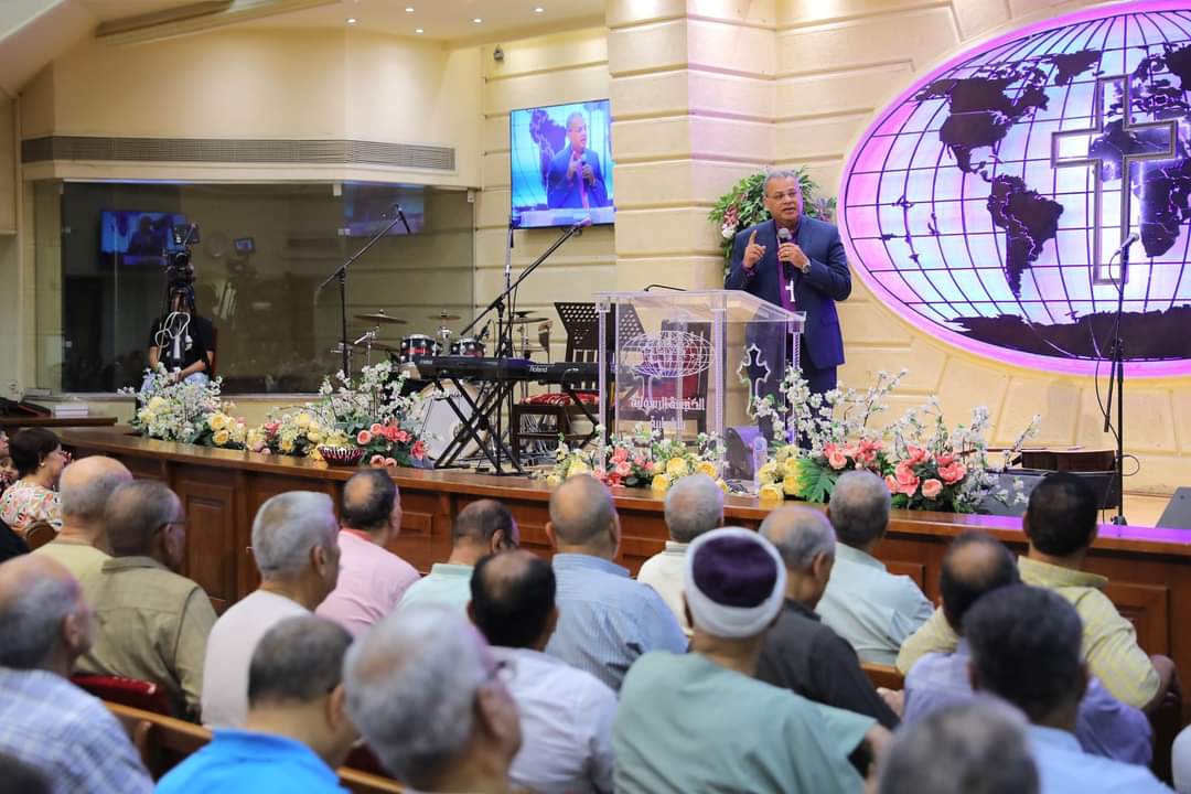 رئيس الطائفة الإنجيلية : الله له سلطان على كل التحديات والصعاب