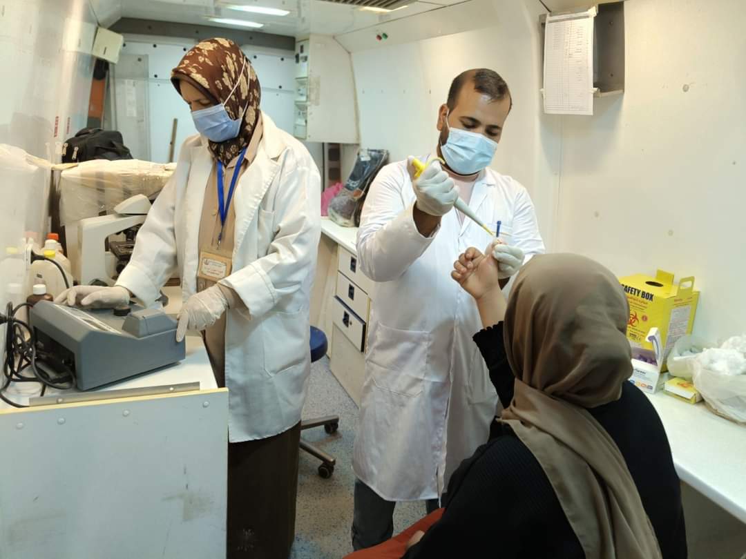 توقيع الكشف على 1080 حالة خلال قافلة طبية بمركز مغاغة بالمنيا