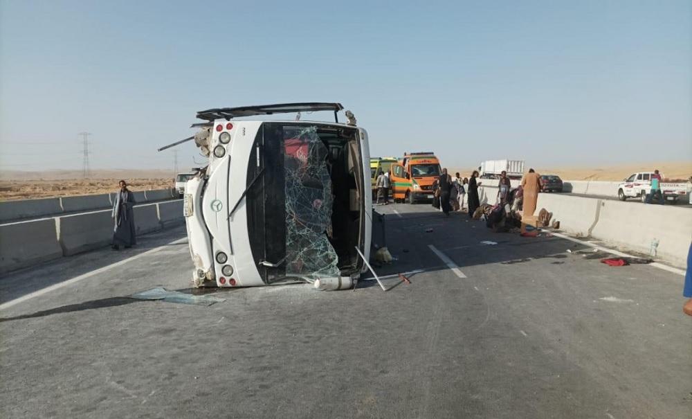 وفاة 5 وإصابة 59 شخصا في انقلاب أتوبيس على طريق مطروح الإسكندرية