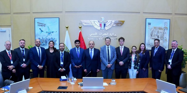 وزير الطيران يبحث مع نائب السفير وممثلى كبرى الشركات البريطانية  سبل التعاون في مجال النقل الجوي

