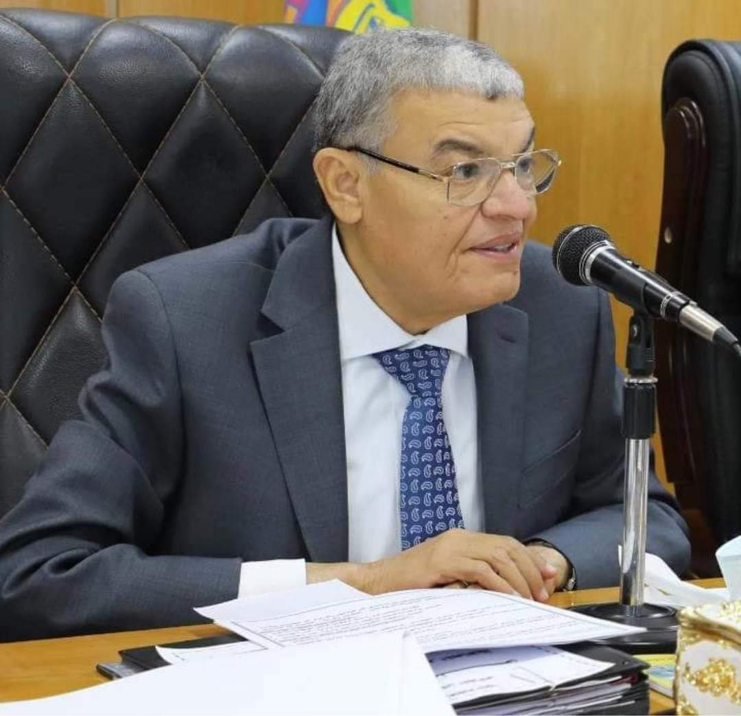 محافظ المنيا يُشكل لجنة للإشراف على توزيع الأسمدة الزراعية لضمان وصولها لمستحقيها