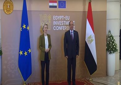 وصول السيسي إلى مقر انعقاد مؤتمر الاستثمار المصري- الأوروبي 
