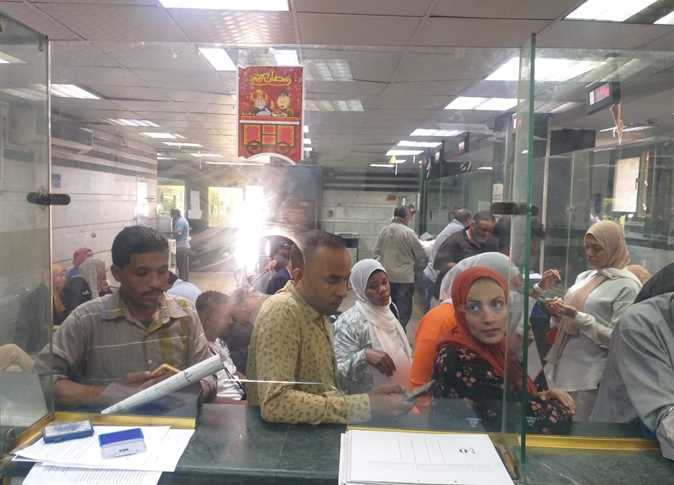 قانون التصالح فى نسخته الثالثة.. رحلة عذاب وإهانة وإمتهان لكرامة المرأة وكبار السن بقنا

