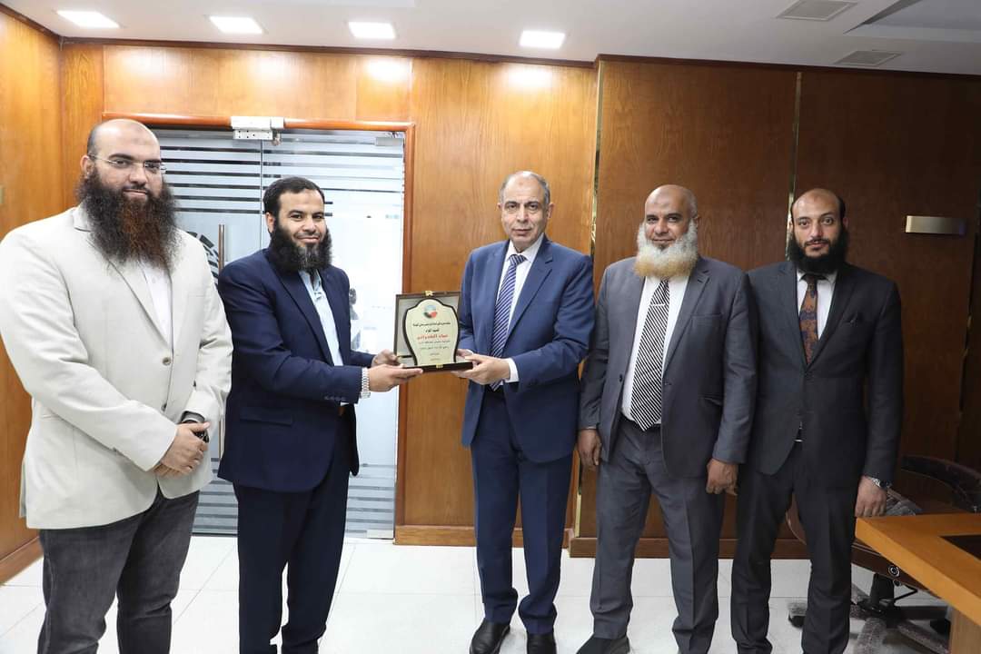محافظ المنيا يستقبل وفد حزب النور للتهنئة بتولي مهام عمله الجديد