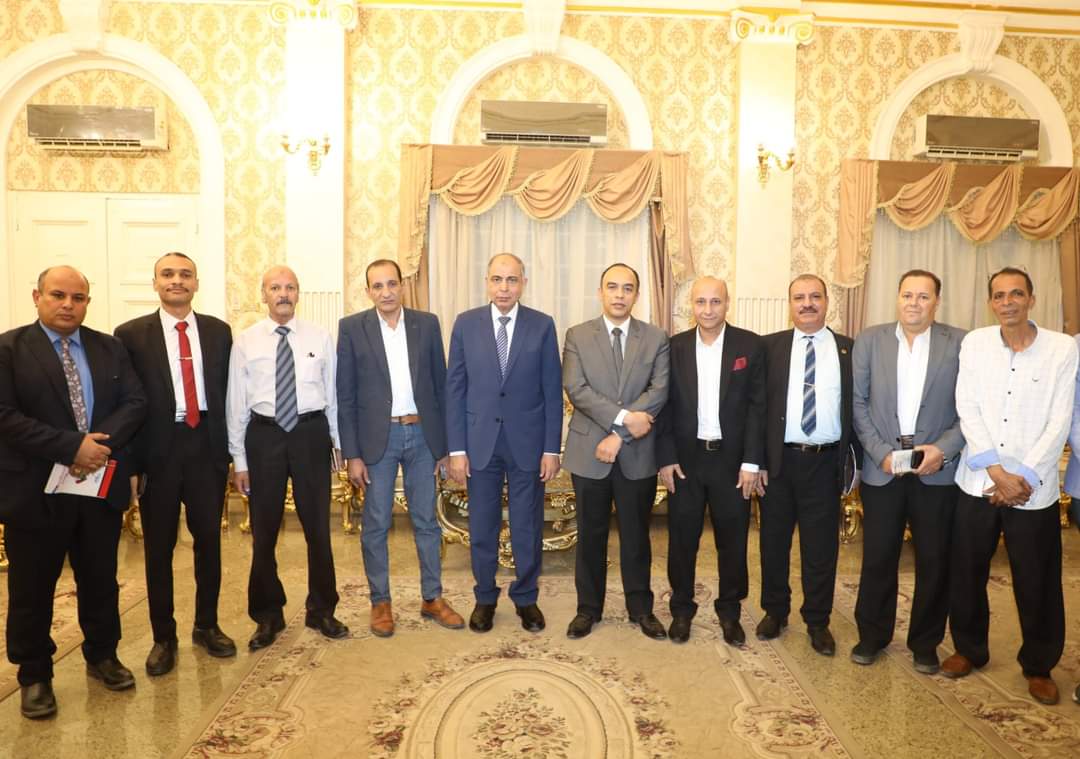 محافظ المنيا للصحفيين: مكتبى مفتوح لكل قلم حر وفكر مستنير