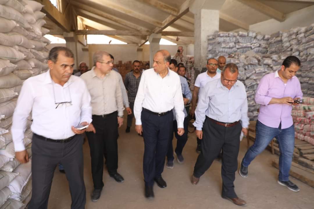 محافظ المنيا يتفقد مخازن سلع بمغاغة والعدوة ويؤكد :

رصيد السلع الاساسية مطمئن والرقابة على الاسواق لن تتوقف  