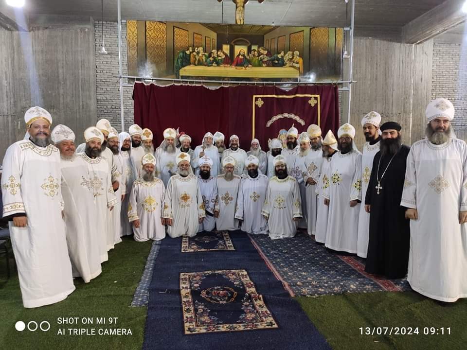 الأسقف العام لإسنا يصلي أول قداس في كنيسة 