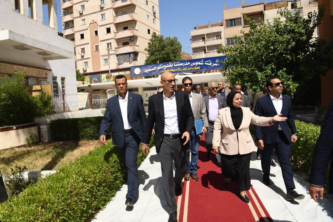 وزير التربية والتعليم ونائب محافظ قنا يتفقدان عدد من المدارس