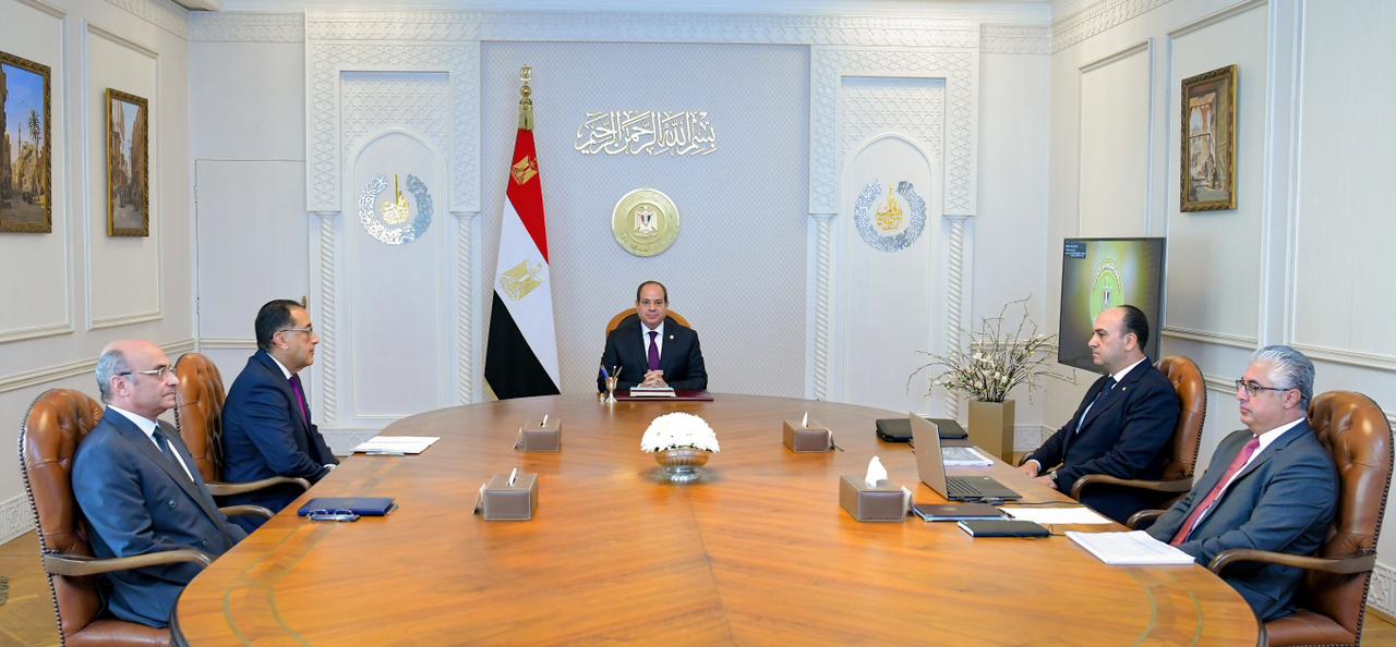 الرئيس السيسي يوجه بتقديم التسهيلات لجذب الاستثمارات للمنطقة الاقتصادية لقناة السويس