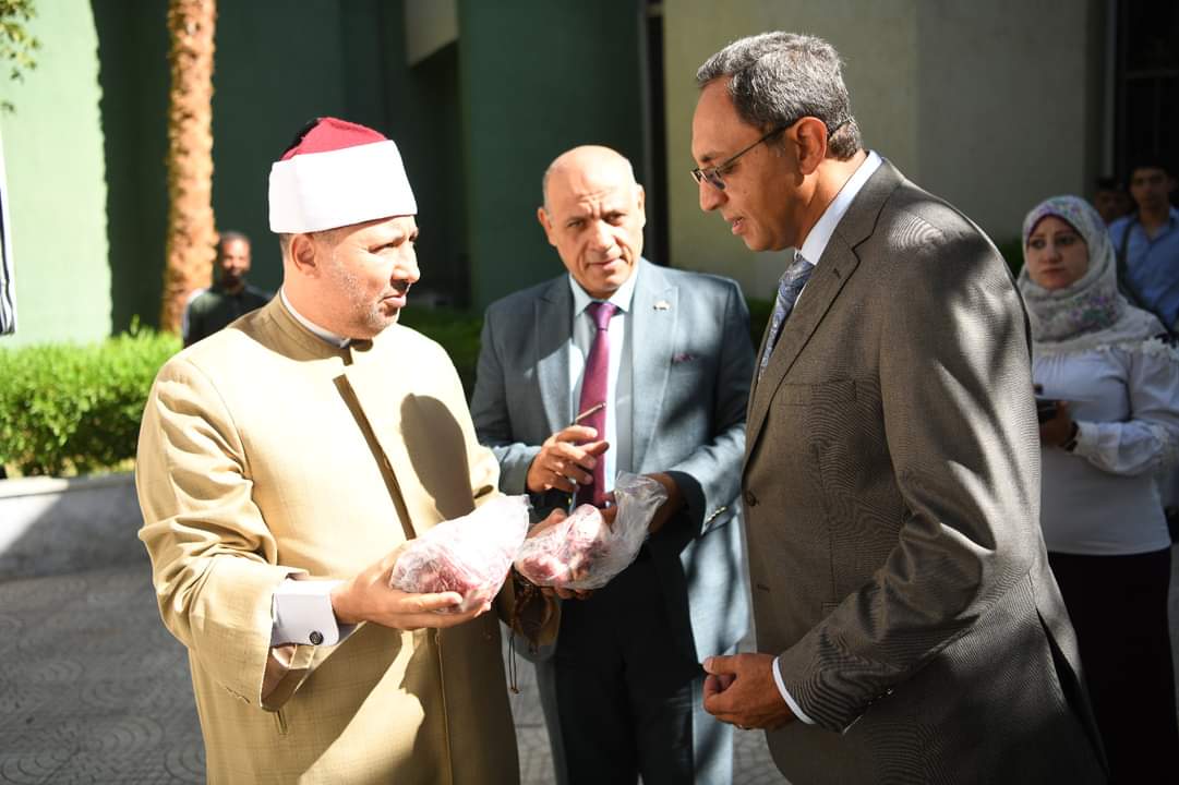 تمهيداً لتوزيعها على المستحقين .. محافظة قنا تستلم لحوم صكوك الأضاحي

