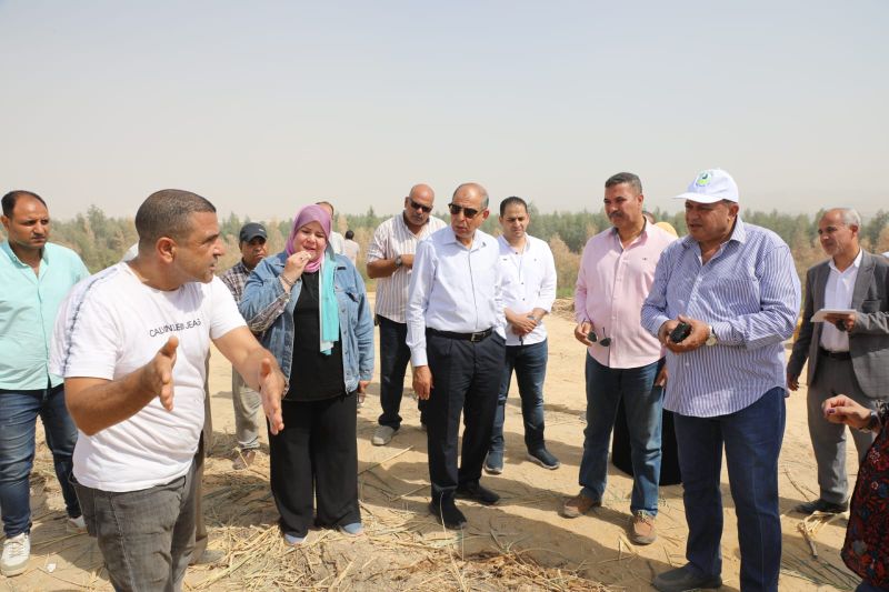 محافظ المنيا يشرف على عمليات تطهير بحيرات الأكسدة بالمنطقة الصناعية ويوجه باضافة خط ثالث لزيادة سرعة السحب
