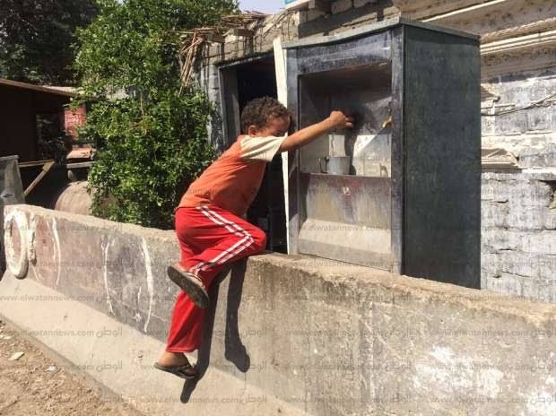 وفاة طفل بقنا صعقا بعد محاولته شرب المياه من كولدير فى الشارع 