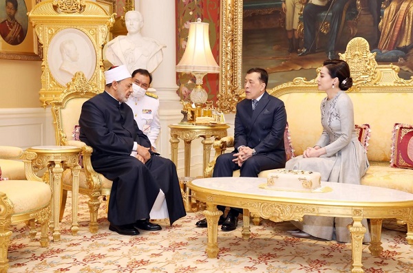 ملك تايلاند يشيد بالأزهر الشريف وجهود 