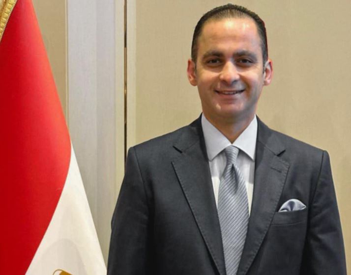 نائب وزير الصحة يطمئن على الحالة الصحية لمصابي غزة بمستشفى عين شمس

