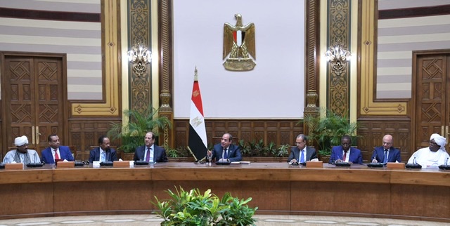 السيسي يستقبل وفدًا سودانيًا ويؤكد: مصر تبذل أقصى جهد لمواجهة تداعيات الأزمة السودانية