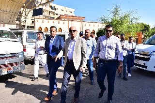 في أولي جولاته .. محافظ الأقصر يشدد على تشجير الشوارع ورفع كفاءة منظومة النظافة

