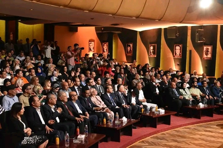 في حفل مهيب بحضور محلب ووزيرين وكبار الكتاب.. توزيع جوائز الصحافة المصرية 

