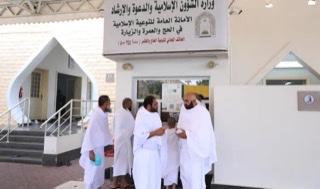 الشؤون الإسلامية تكثف خدماتها الإرشادية بـ 45 لغة عالمية لتوعية المعتمرين خلال موسم العمرة
