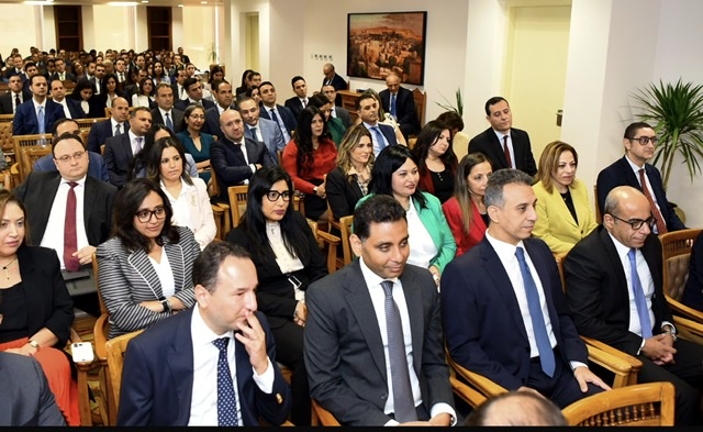 وزير الخارجية والهجرة  يجتمع مع شباب الدبلوماسيين من الدرجات الحديثة والمتوسطة