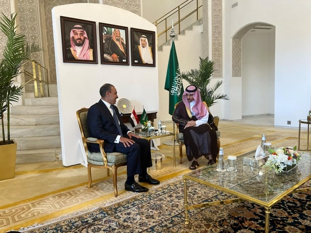 وزير الخارجية يعقد جلسة مباحثات مع نظيره السعودي بالرياض