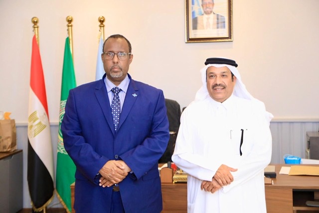 سفير الصومال بالقاهرة يستقبل رئيس لجنة حقوق الإنسان العربية 