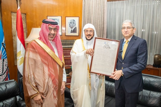 مؤسسة الأهرام تُكرم وزير الشؤون الإسلامية السعودي لجهوده في نشر الوسطية والاعتدال 
