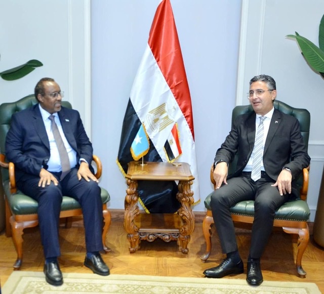سفير الصومال يدعو لتعزيز التعاون بين رجال الأعمال المصريين والصوماليين
