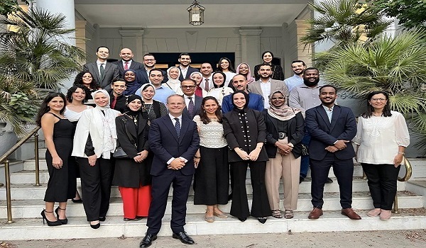 السفير البريطاني ينظم حفل وداع لطلاب تشيفنينج المتوجهين للمملكة المتحدة







