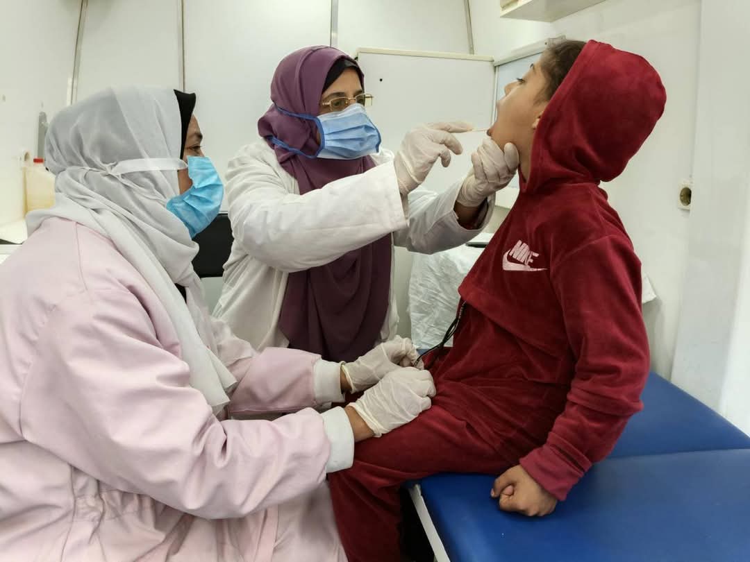 تقديم الخدمات الطبية لـ 1280 مواطنًا خلال قافلة مجانية بقرية طهنشا بالمنيا