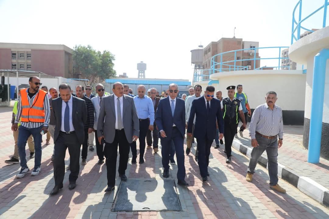 محافظ المنيا يتلقى تقريرًا عن إنجازات قطاع مياه الشرب والصرف الصحي خلال عام 2024