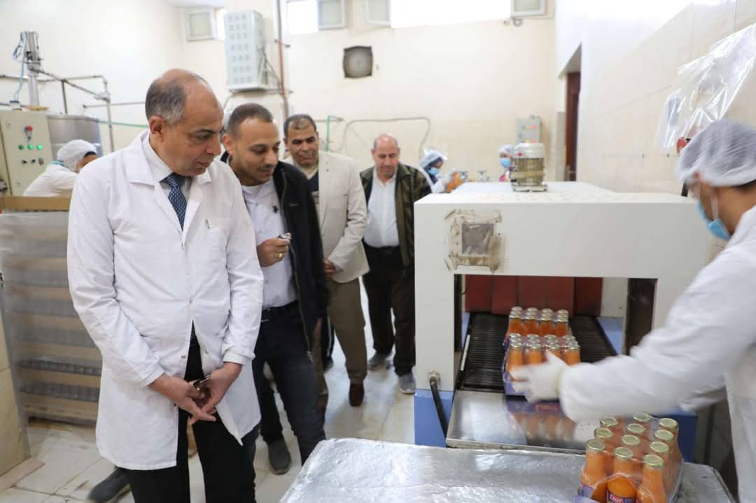 محافظ المنيا يتفقد مشروعات صناعية بمركز سمالوط لدعم الإنتاج والتصدير وتشجيعا للاستثمار