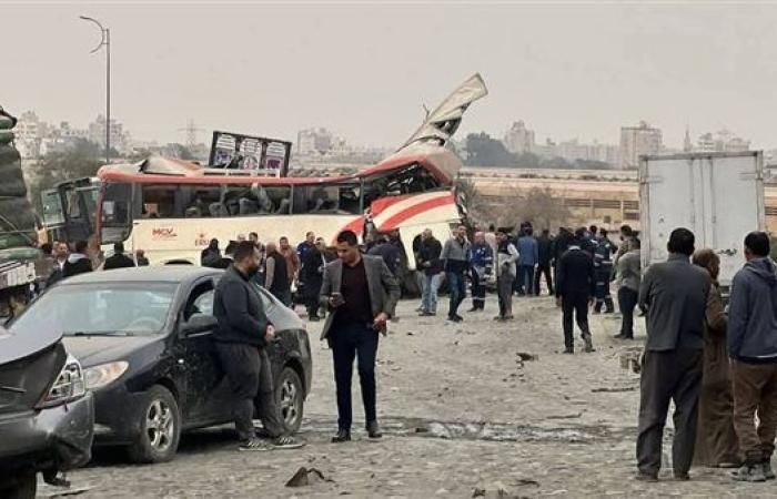 وفاة 4 أشخاص وإصابة 4 آخرين إثر تصادم 20 سيارة وأتوبيس أعلى دائري حلوان