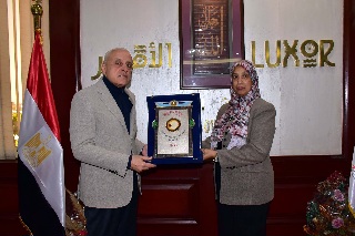 محافظة الأقصر تتسلم أول دليل لأملاك الدولة على مستوى الجمهورية


