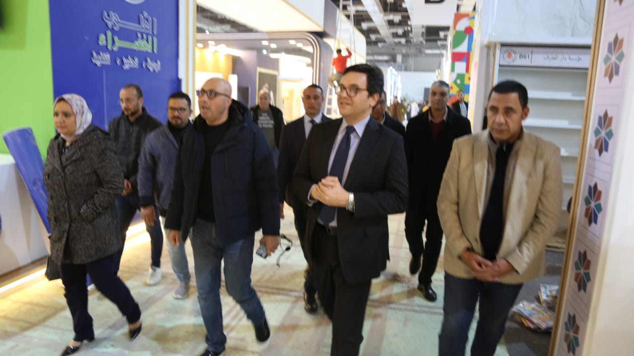 وزير الثقافة يتفقد التجهيزات النهائية لمعرض الكتاب وترتيبات إطلاق 