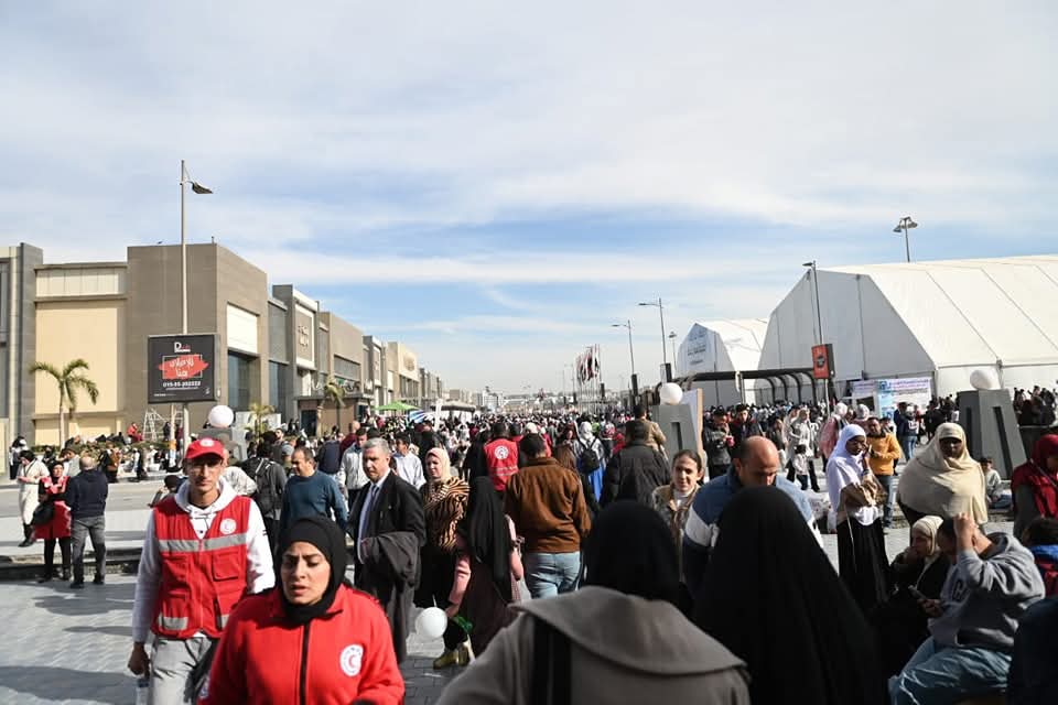 معرض القاهرة الدولي للكتاب يُسجل حضورًا جماهيريًا يتجاوز 445  ألف زائر خلال اليوم
