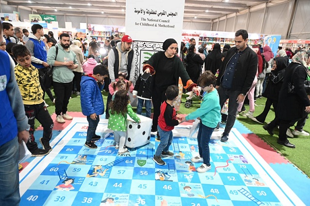 أنشطة فنية وتفاعلية متنوعة في صالة الطفل بمعرض القاهرة للكتاب

