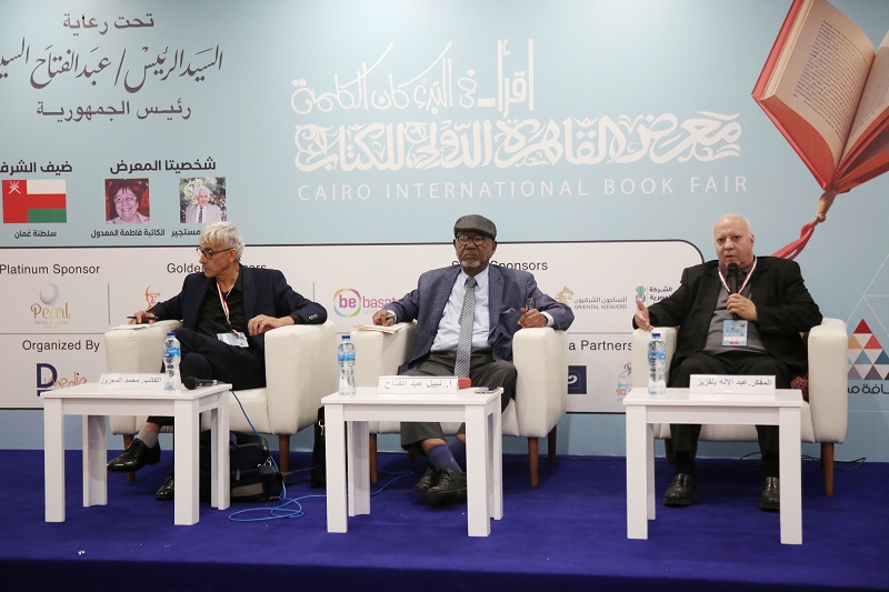القاعة الرئيسية تناقش 