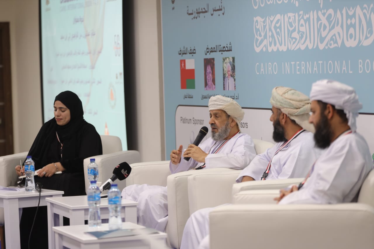سيرة «العباقرة العمانيين» تُسرد بمعرض الكتاب