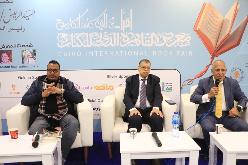 فتحي عبد السميع يناقش 