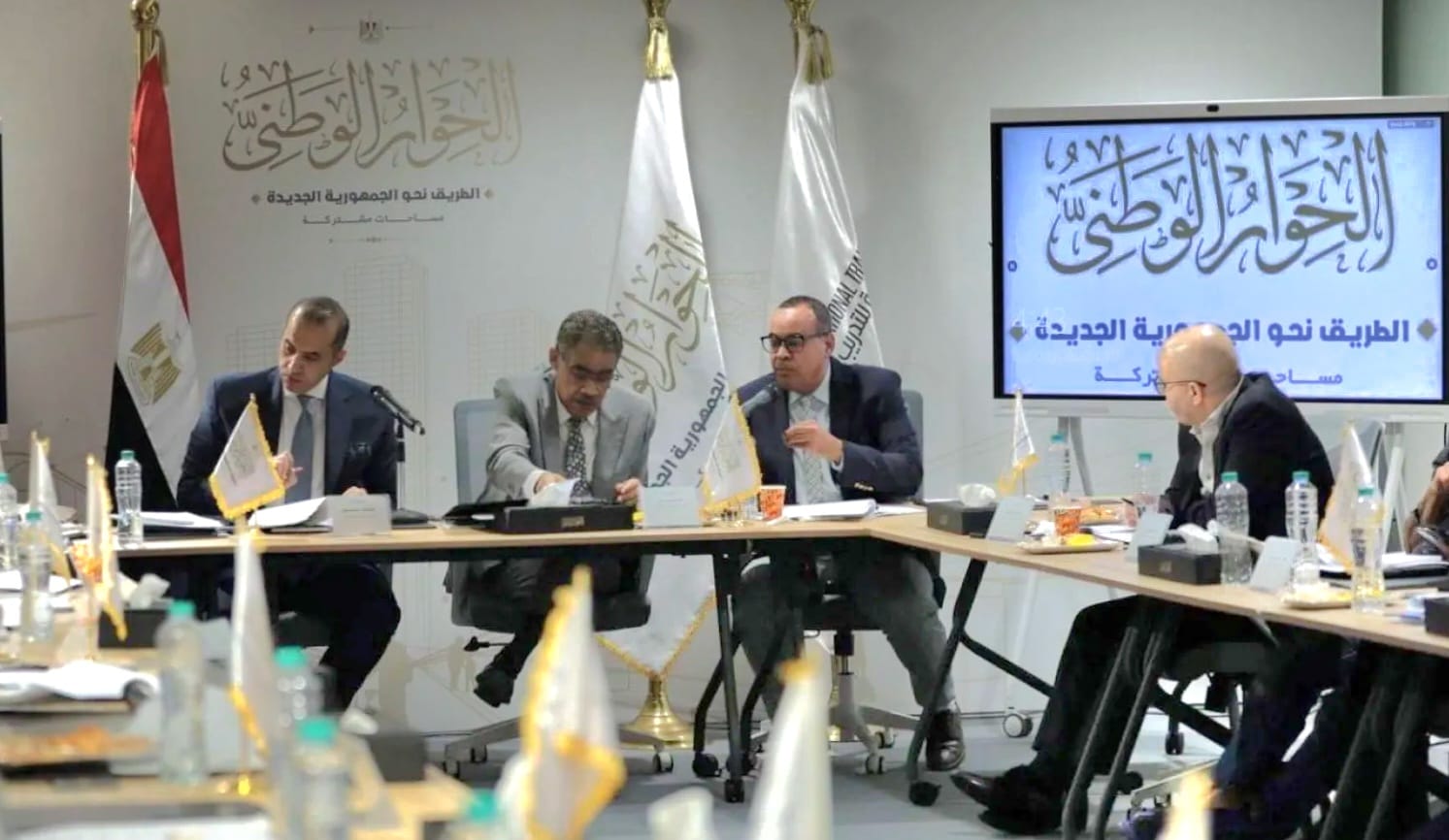 أمناء الحوار الوطني: تصريحات ترامب عن تهجير الفلسطينيين تمثل تحديا صارخا ومهينا للعالم كله 

