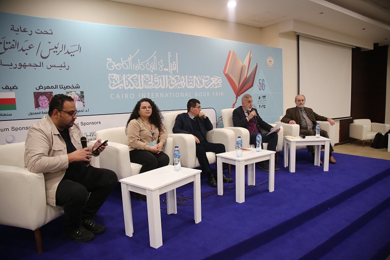 الشعراء الأتراك يعرضون قصائدهم بمعرض الكتاب ويؤكدون ضرورة زيادة الترجمة الأدبية والشعرية

