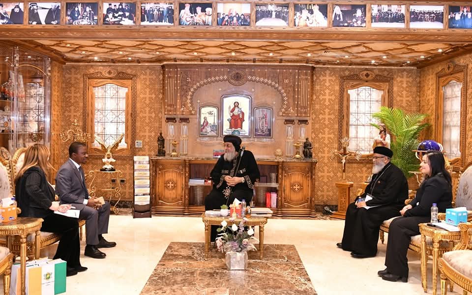 البابا تواضروس يستقبل سفير كوت ديڤوار ويؤكد على تقديم خدمات طبية وتعليمية باسم مصر