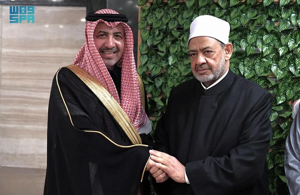 شيخ الأزهر يستقبل سفير خادم الحرمين الشريفين لدى مصر


