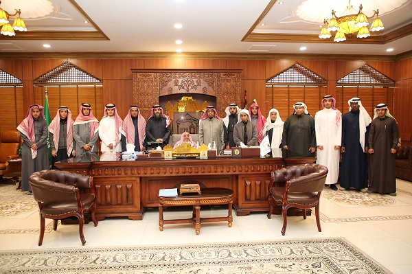 مفتي السعودية لطلاب ثانوية اليعقوبي: احذروا من مواقع التواصل وتسلحوا بالعلم الشرعي







