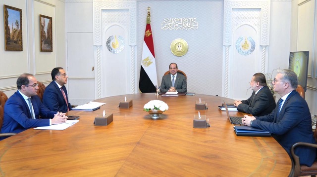 الرئيس السيسي يوجه بانتظام سداد مستحقات شركات البترول والغاز












