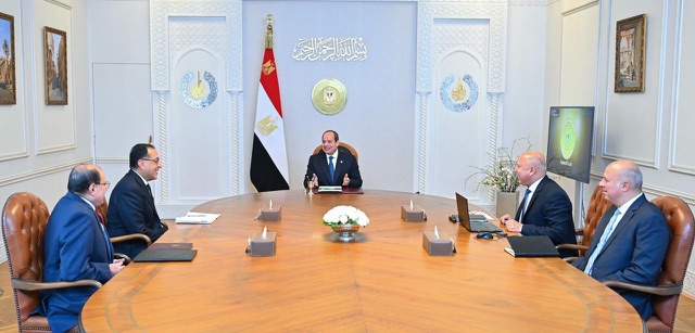 السيسي يوجه بتسريع مشروعات النقل وتوطين الصناعة لتعزيز دور مصر كمركز للتجارة العالمية