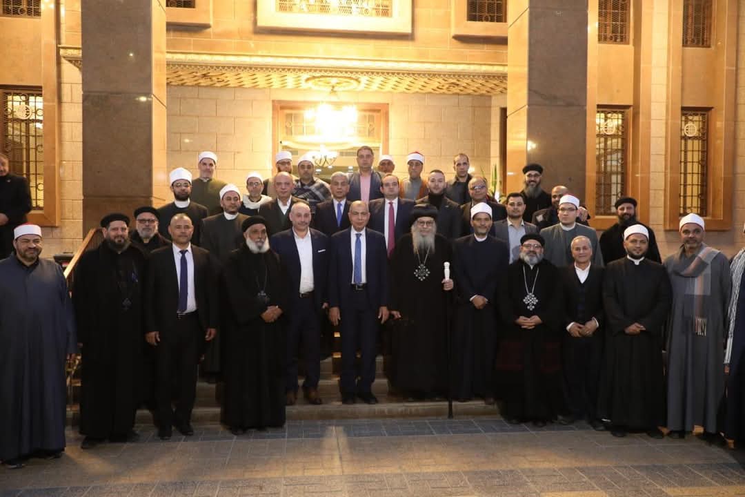 محافظ المنيا يهنئ الاخوة الأقباط ويوزع لحوماً بمناسبة عيد الميلاد المجيد

