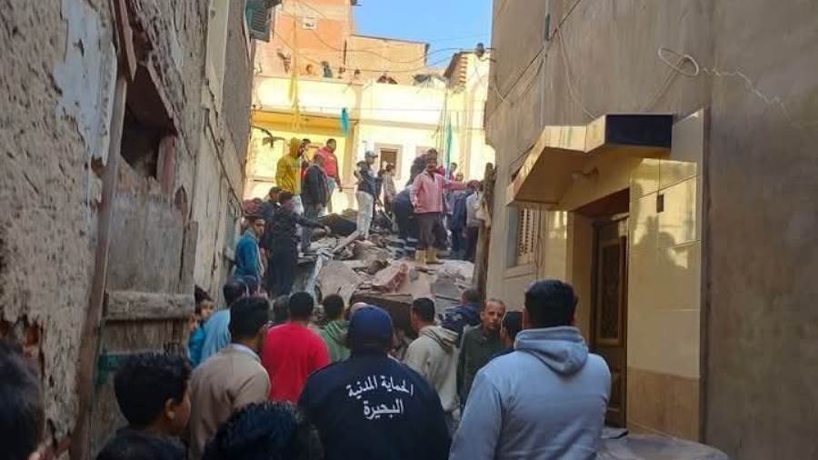 وفاة شخص وإصابة 3 آخرين فى انهيار عقار إدكو بالبحيرة