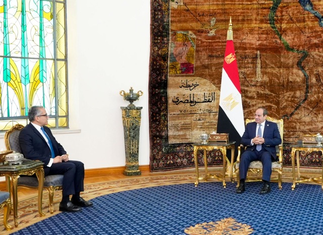 السيسي يستقبل الدكتور العناني بعد فوزه بمنصب مدير عام اليونسكو ويشيد بالإنجاز التاريخي لمصر