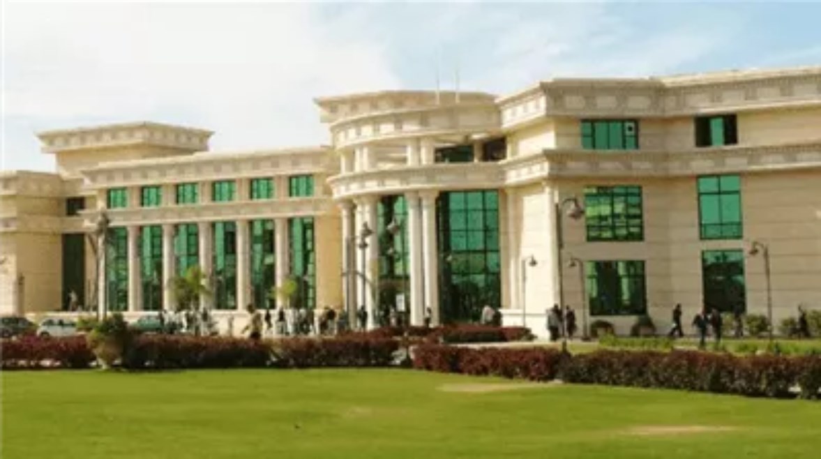 مؤتمر علمي يناقش دور المرأة في التواصل الحضاري بكلية الاعلام بالجامعة الحديثة 